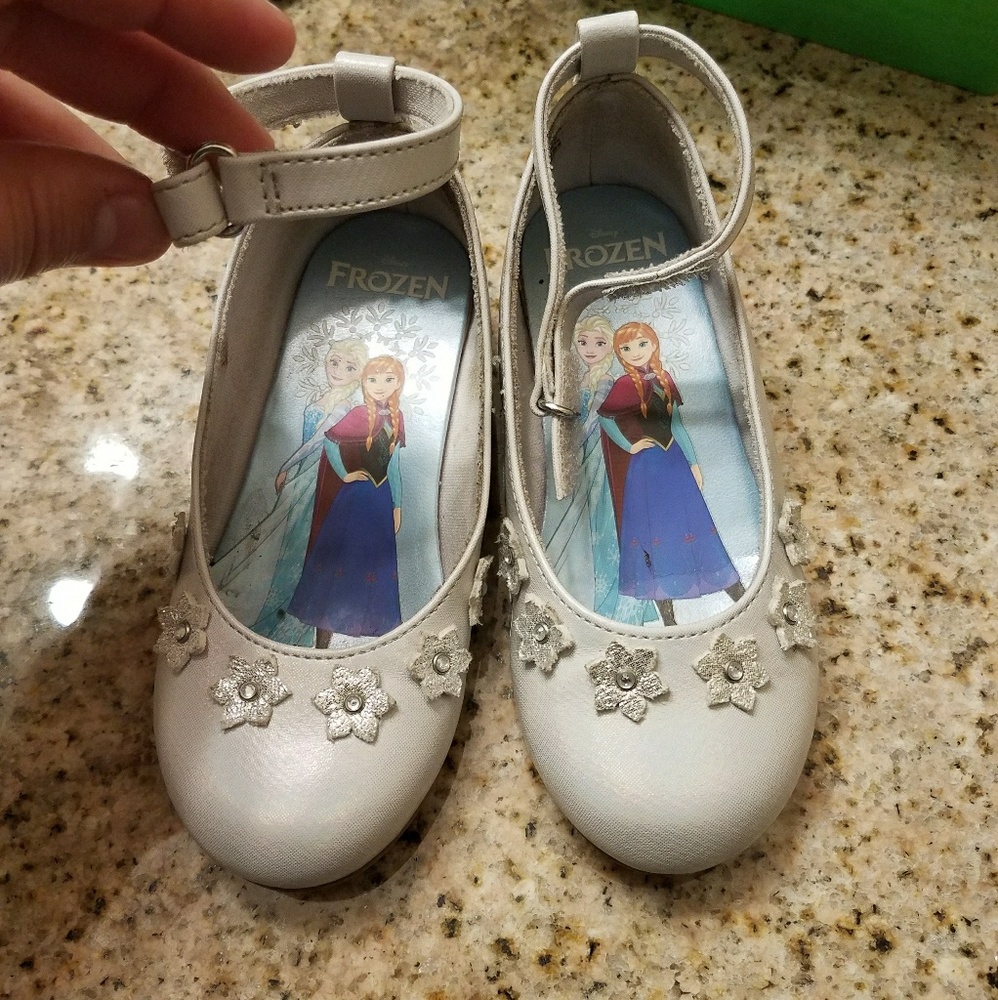 Frozen shoes - Picture 1 of 4